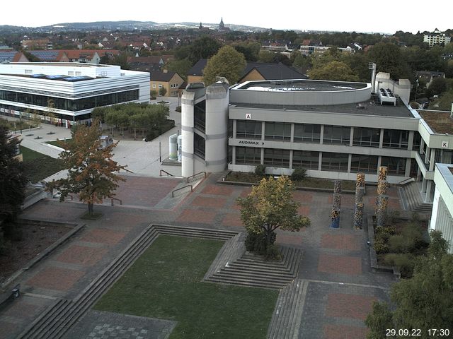 Foto der Webcam: Verwaltungsgebäude, Innenhof mit Audimax, Hörsaal-Gebäude 1