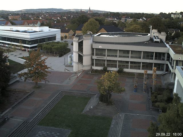 Foto der Webcam: Verwaltungsgebäude, Innenhof mit Audimax, Hörsaal-Gebäude 1