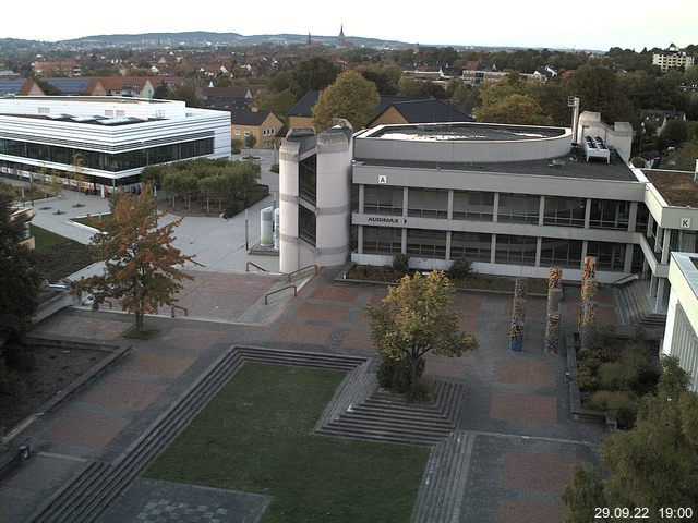 Foto der Webcam: Verwaltungsgebäude, Innenhof mit Audimax, Hörsaal-Gebäude 1