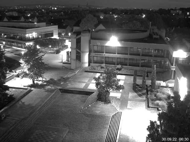 Foto der Webcam: Verwaltungsgebäude, Innenhof mit Audimax, Hörsaal-Gebäude 1