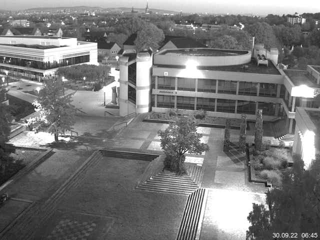 Foto der Webcam: Verwaltungsgebäude, Innenhof mit Audimax, Hörsaal-Gebäude 1