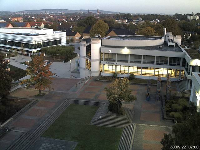 Foto der Webcam: Verwaltungsgebäude, Innenhof mit Audimax, Hörsaal-Gebäude 1