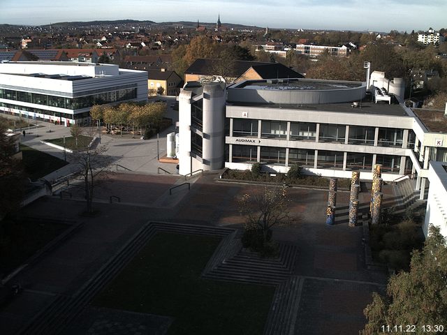 Foto der Webcam: Verwaltungsgebäude, Innenhof mit Audimax, Hörsaal-Gebäude 1