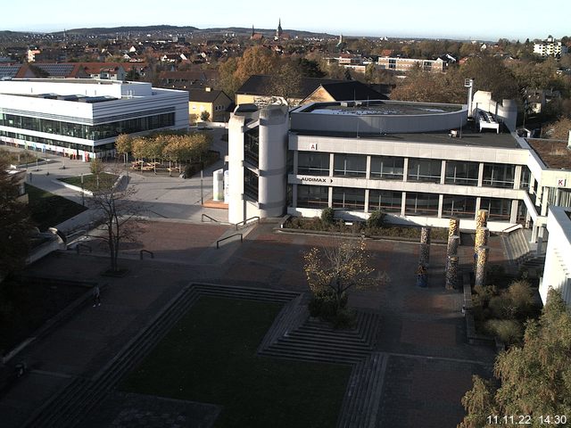 Foto der Webcam: Verwaltungsgebäude, Innenhof mit Audimax, Hörsaal-Gebäude 1