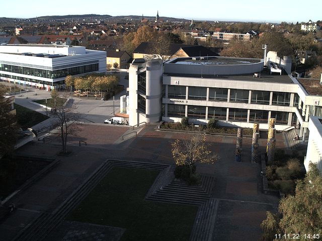 Foto der Webcam: Verwaltungsgebäude, Innenhof mit Audimax, Hörsaal-Gebäude 1