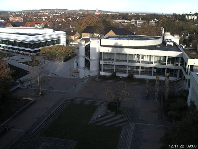 Foto der Webcam: Verwaltungsgebäude, Innenhof mit Audimax, Hörsaal-Gebäude 1