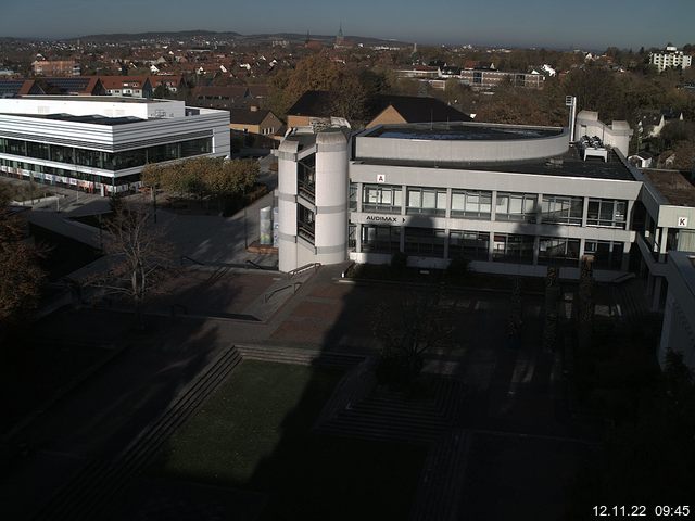 Foto der Webcam: Verwaltungsgebäude, Innenhof mit Audimax, Hörsaal-Gebäude 1