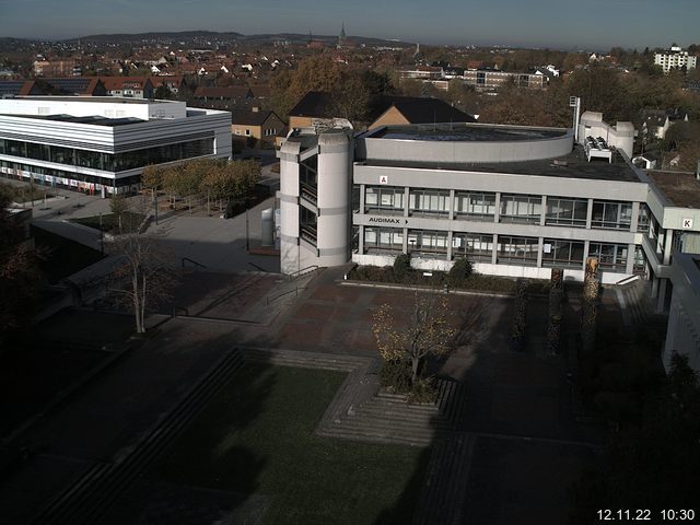 Foto der Webcam: Verwaltungsgebäude, Innenhof mit Audimax, Hörsaal-Gebäude 1