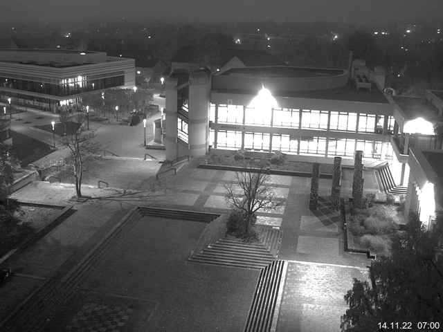 Foto der Webcam: Verwaltungsgebäude, Innenhof mit Audimax, Hörsaal-Gebäude 1