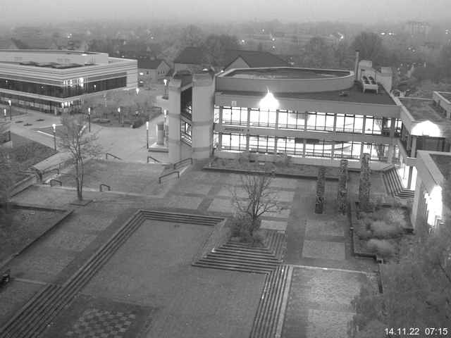 Foto der Webcam: Verwaltungsgebäude, Innenhof mit Audimax, Hörsaal-Gebäude 1