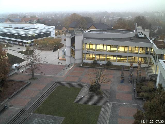 Foto der Webcam: Verwaltungsgebäude, Innenhof mit Audimax, Hörsaal-Gebäude 1