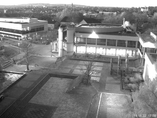 Foto der Webcam: Verwaltungsgebäude, Innenhof mit Audimax, Hörsaal-Gebäude 1