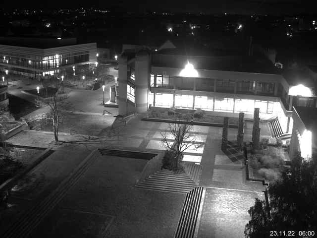 Foto der Webcam: Verwaltungsgebäude, Innenhof mit Audimax, Hörsaal-Gebäude 1