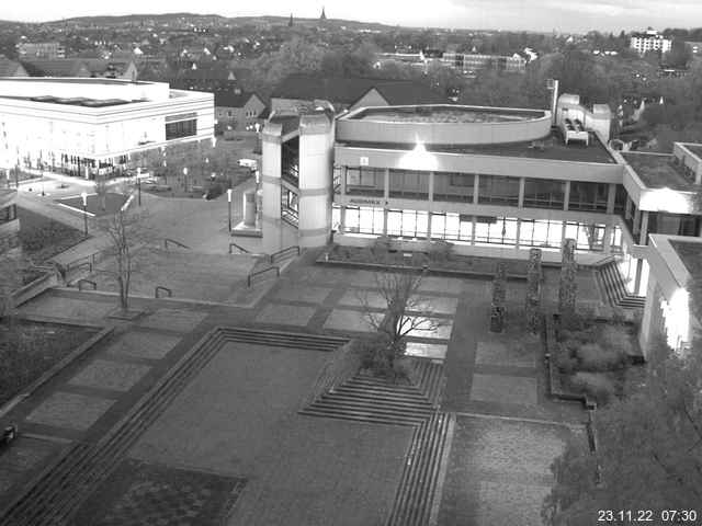 Foto der Webcam: Verwaltungsgebäude, Innenhof mit Audimax, Hörsaal-Gebäude 1