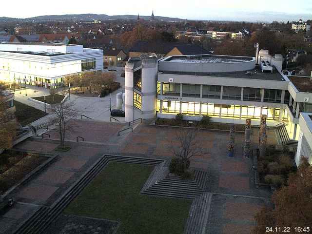 Foto der Webcam: Verwaltungsgebäude, Innenhof mit Audimax, Hörsaal-Gebäude 1