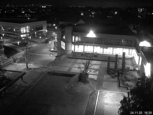 Foto der Webcam: Verwaltungsgebäude, Innenhof mit Audimax, Hörsaal-Gebäude 1