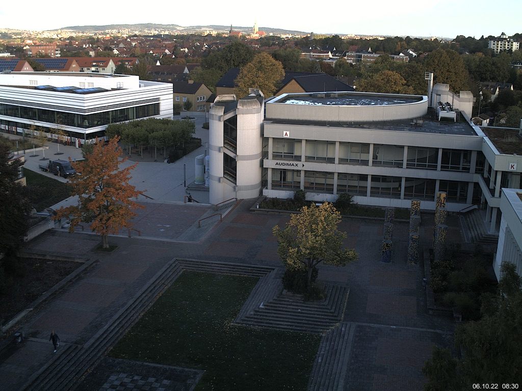 Foto der Webcam: Verwaltungsgebäude, Innenhof mit Audimax, Hörsaal-Gebäude 1