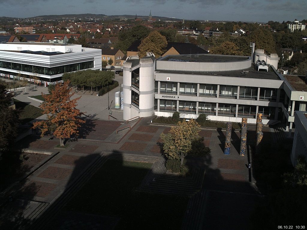 Foto der Webcam: Verwaltungsgebäude, Innenhof mit Audimax, Hörsaal-Gebäude 1