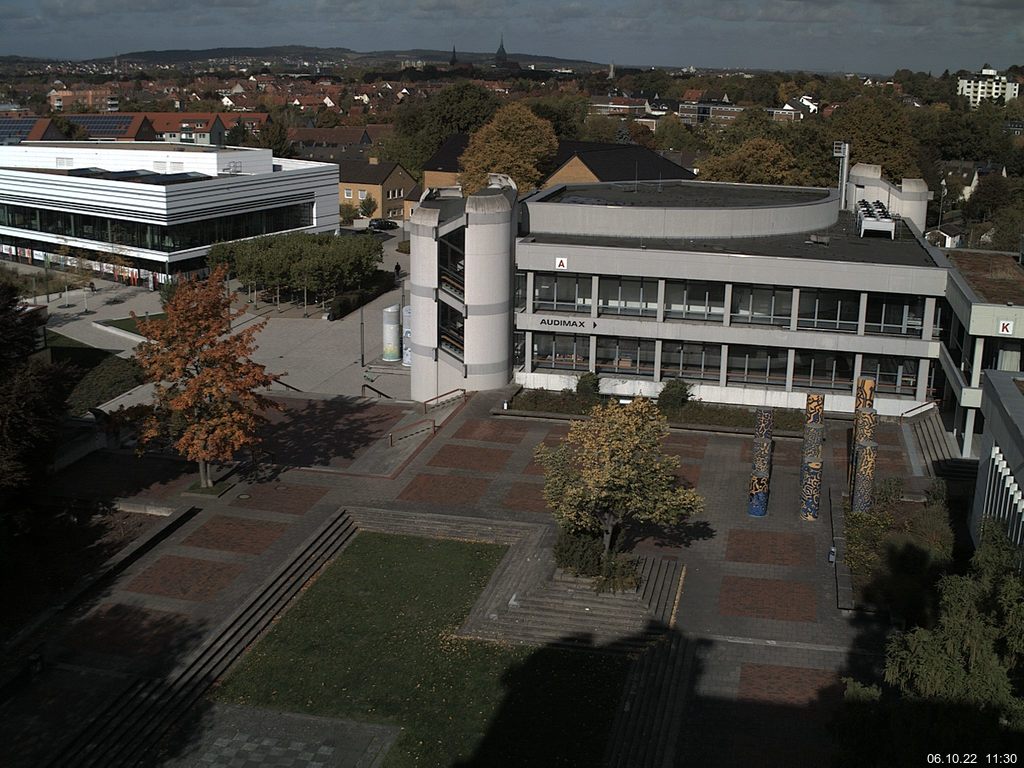 Foto der Webcam: Verwaltungsgebäude, Innenhof mit Audimax, Hörsaal-Gebäude 1