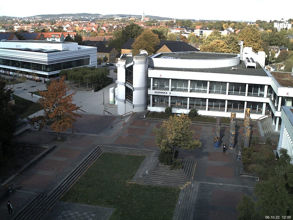 Foto der Webcam: Verwaltungsgebäude, Innenhof mit Audimax, Hörsaal-Gebäude 1