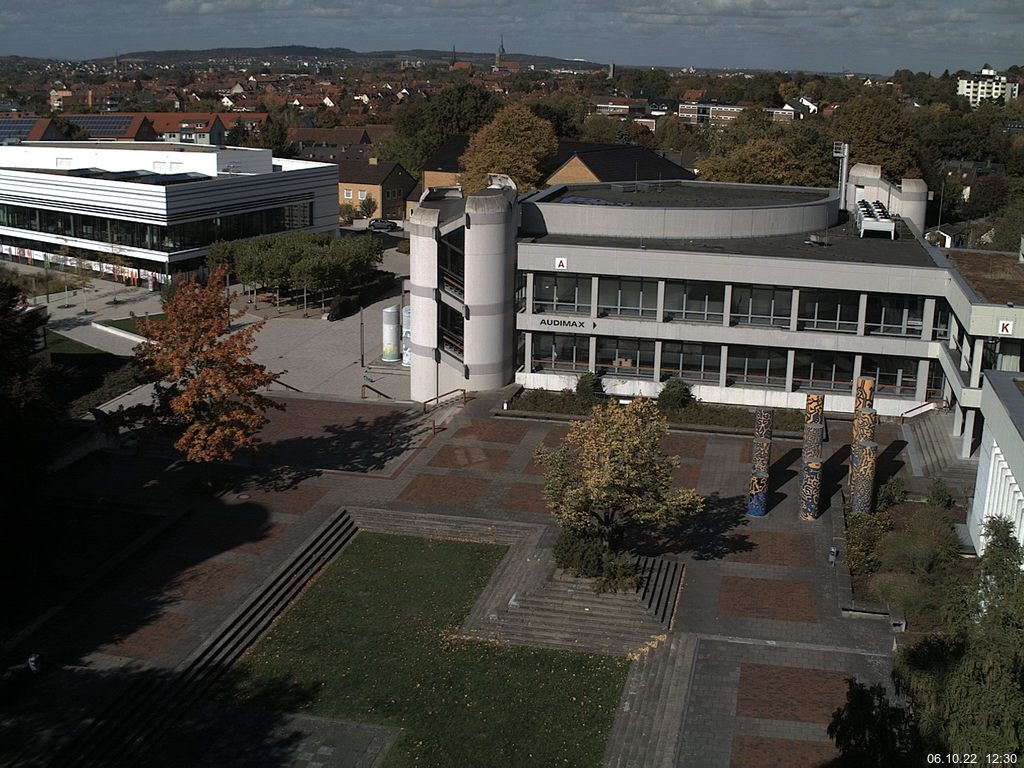 Foto der Webcam: Verwaltungsgebäude, Innenhof mit Audimax, Hörsaal-Gebäude 1