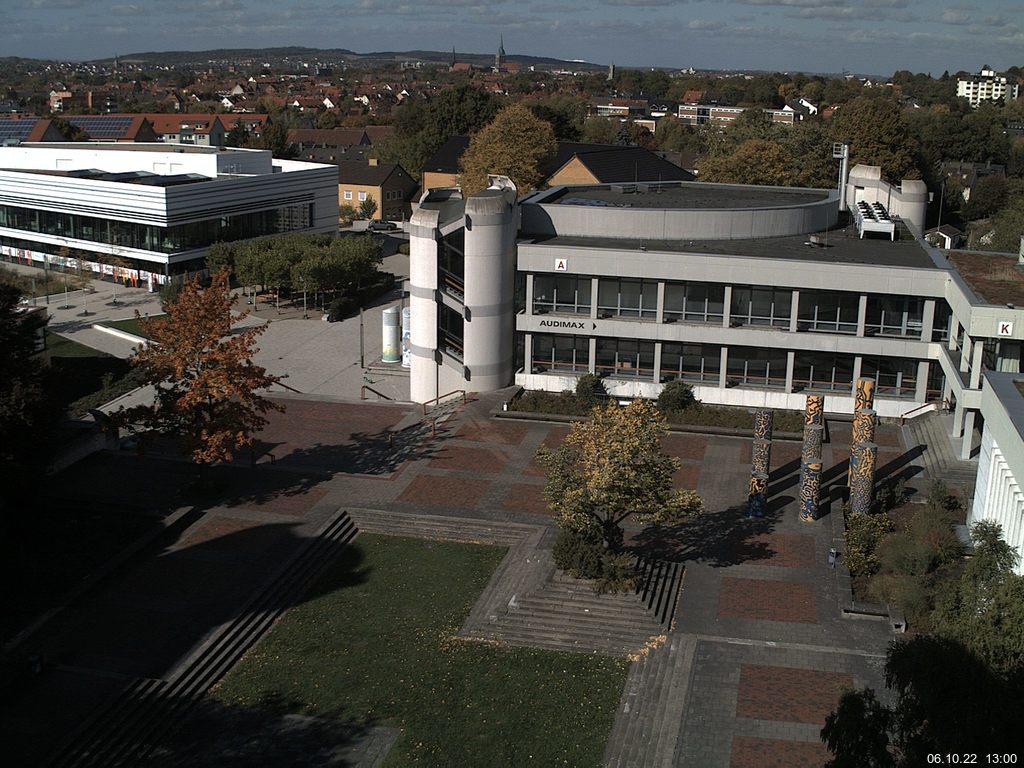 Foto der Webcam: Verwaltungsgebäude, Innenhof mit Audimax, Hörsaal-Gebäude 1