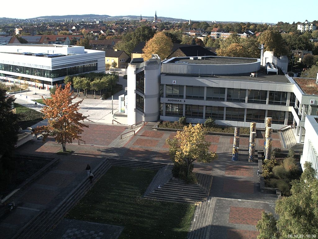 Foto der Webcam: Verwaltungsgebäude, Innenhof mit Audimax, Hörsaal-Gebäude 1