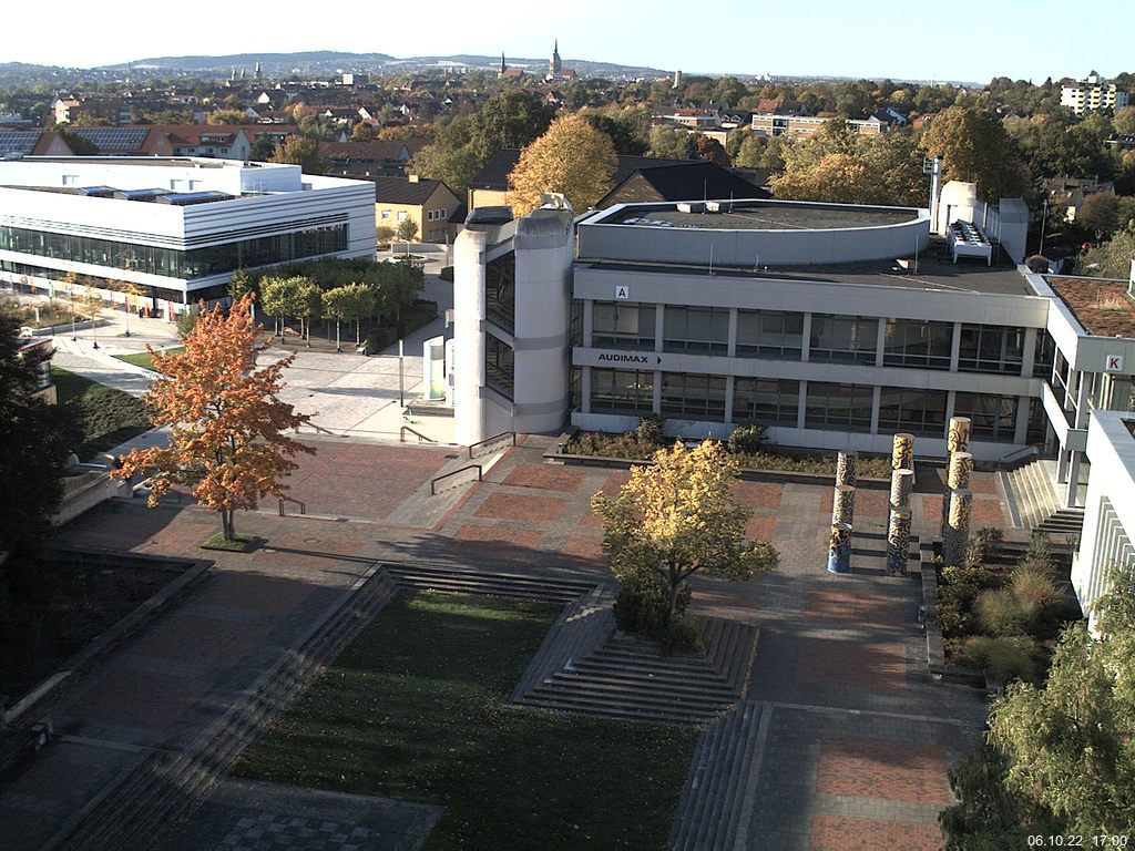 Foto der Webcam: Verwaltungsgebäude, Innenhof mit Audimax, Hörsaal-Gebäude 1