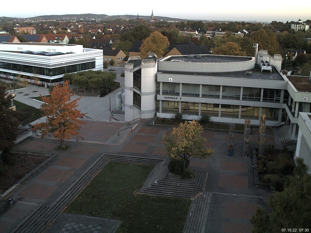 Foto der Webcam: Verwaltungsgebäude, Innenhof mit Audimax, Hörsaal-Gebäude 1