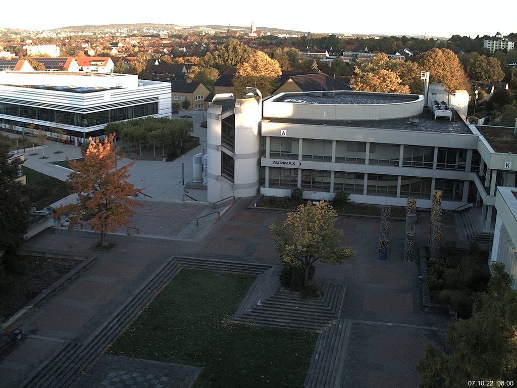 Foto der Webcam: Verwaltungsgebäude, Innenhof mit Audimax, Hörsaal-Gebäude 1