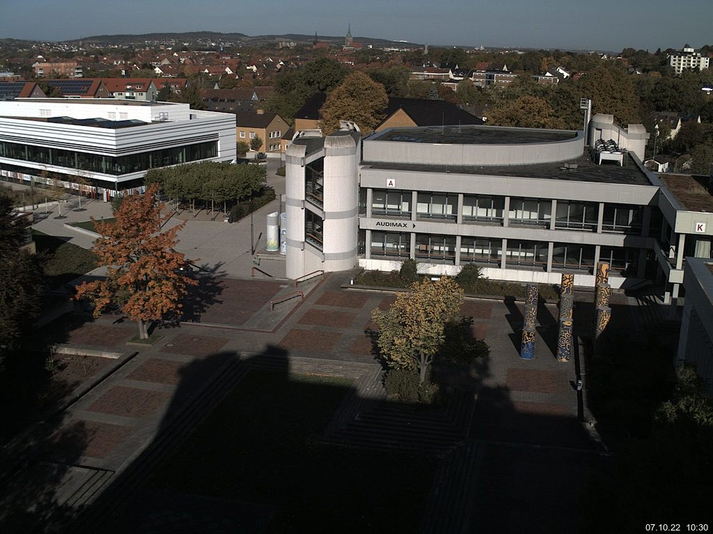 Foto der Webcam: Verwaltungsgebäude, Innenhof mit Audimax, Hörsaal-Gebäude 1