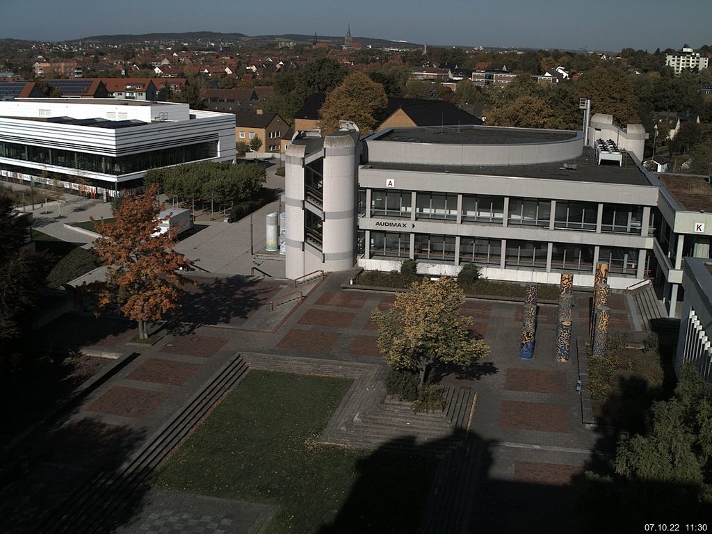 Foto der Webcam: Verwaltungsgebäude, Innenhof mit Audimax, Hörsaal-Gebäude 1