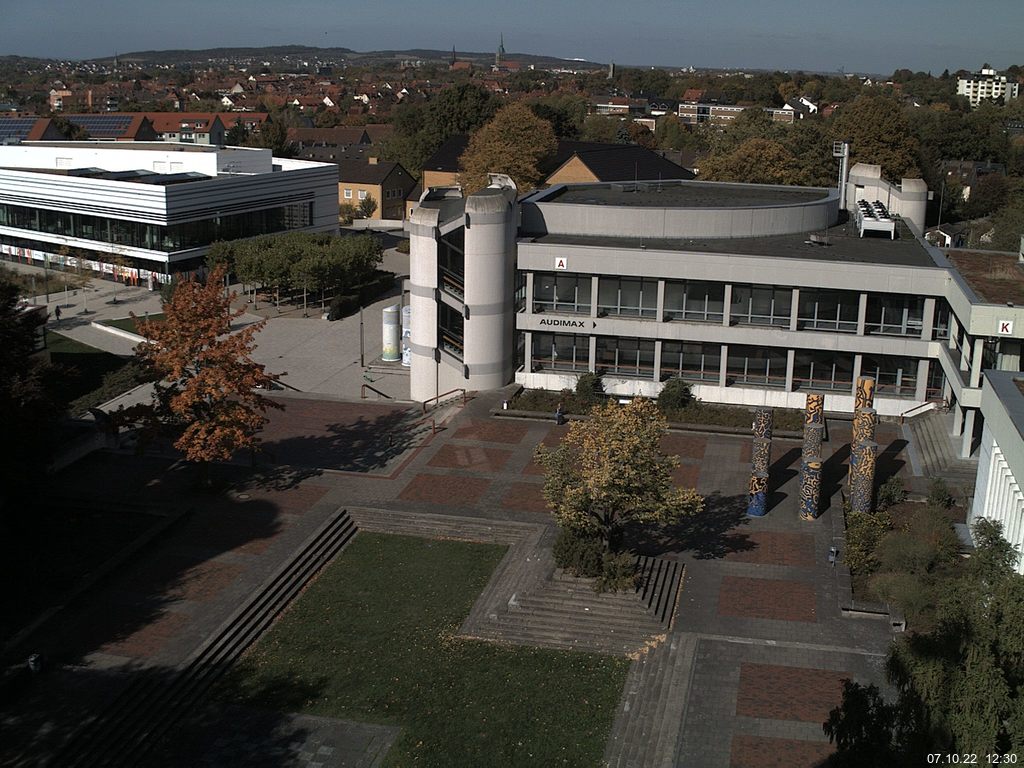 Foto der Webcam: Verwaltungsgebäude, Innenhof mit Audimax, Hörsaal-Gebäude 1