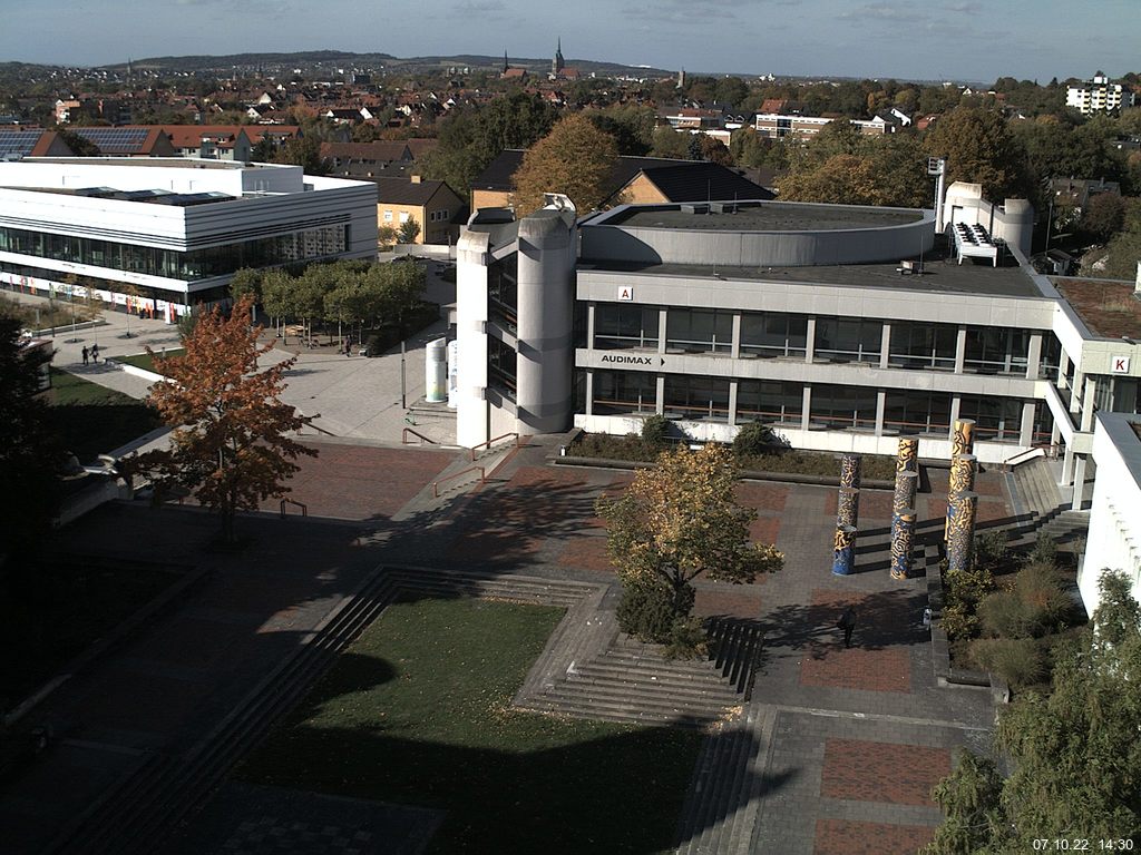 Foto der Webcam: Verwaltungsgebäude, Innenhof mit Audimax, Hörsaal-Gebäude 1