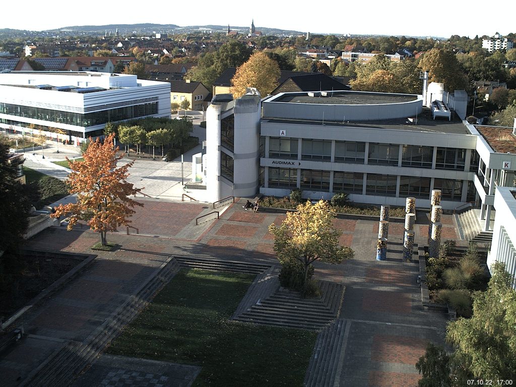 Foto der Webcam: Verwaltungsgebäude, Innenhof mit Audimax, Hörsaal-Gebäude 1