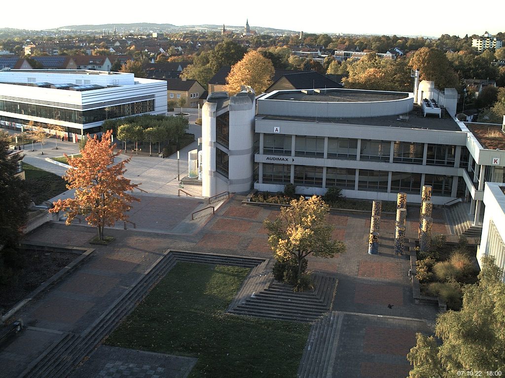 Foto der Webcam: Verwaltungsgebäude, Innenhof mit Audimax, Hörsaal-Gebäude 1