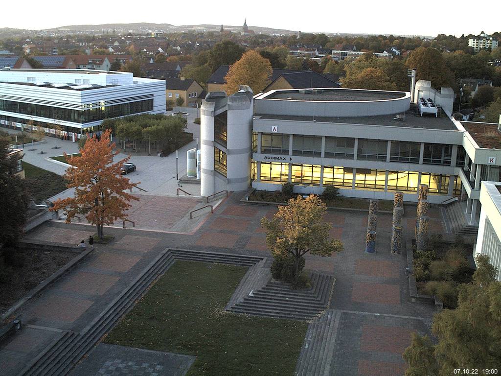 Foto der Webcam: Verwaltungsgebäude, Innenhof mit Audimax, Hörsaal-Gebäude 1