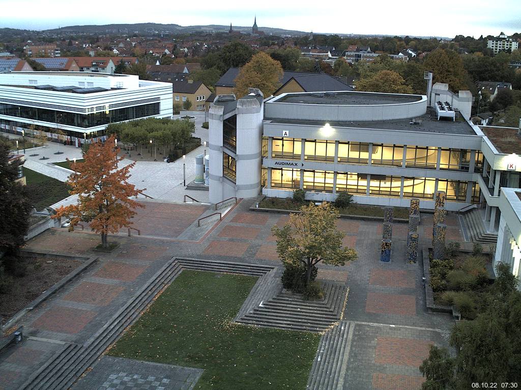 Foto der Webcam: Verwaltungsgebäude, Innenhof mit Audimax, Hörsaal-Gebäude 1