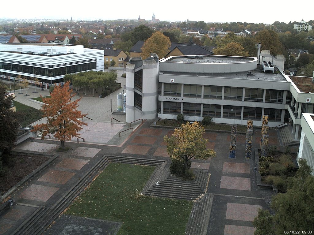 Foto der Webcam: Verwaltungsgebäude, Innenhof mit Audimax, Hörsaal-Gebäude 1