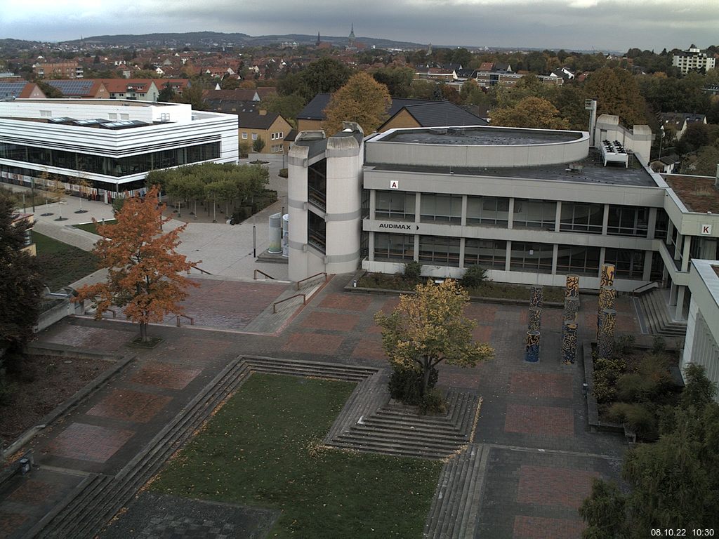 Foto der Webcam: Verwaltungsgebäude, Innenhof mit Audimax, Hörsaal-Gebäude 1