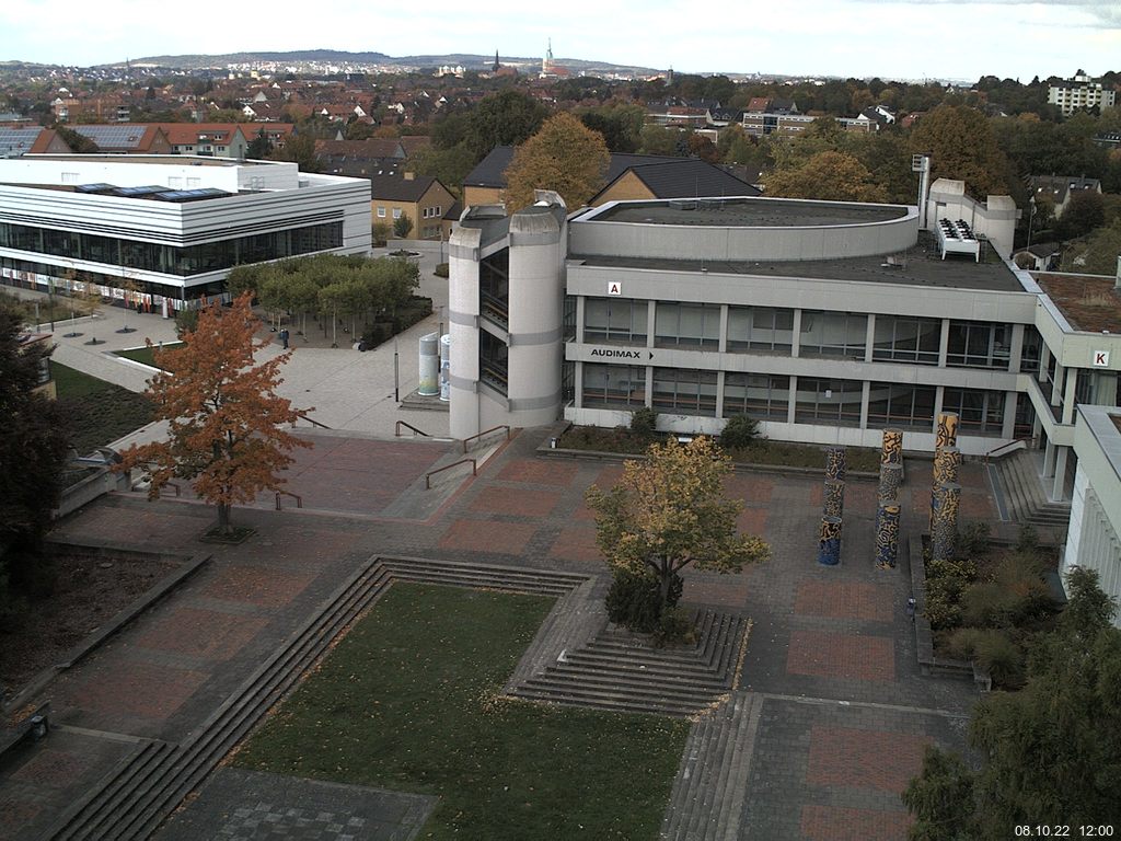 Foto der Webcam: Verwaltungsgebäude, Innenhof mit Audimax, Hörsaal-Gebäude 1