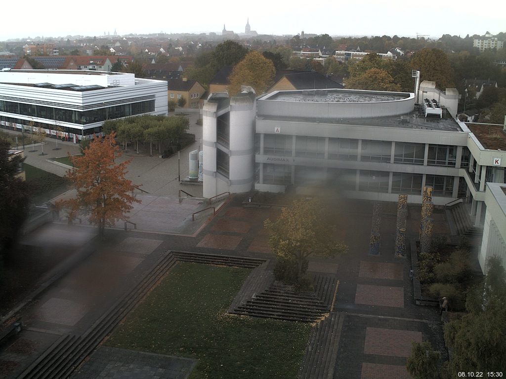 Foto der Webcam: Verwaltungsgebäude, Innenhof mit Audimax, Hörsaal-Gebäude 1