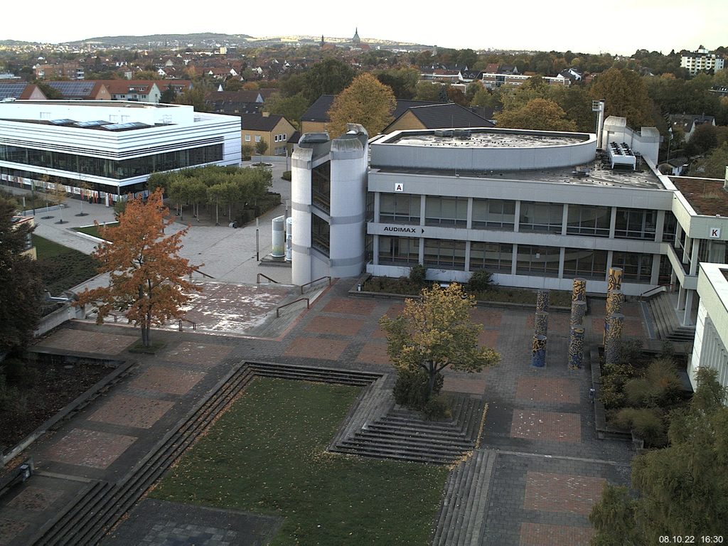 Foto der Webcam: Verwaltungsgebäude, Innenhof mit Audimax, Hörsaal-Gebäude 1