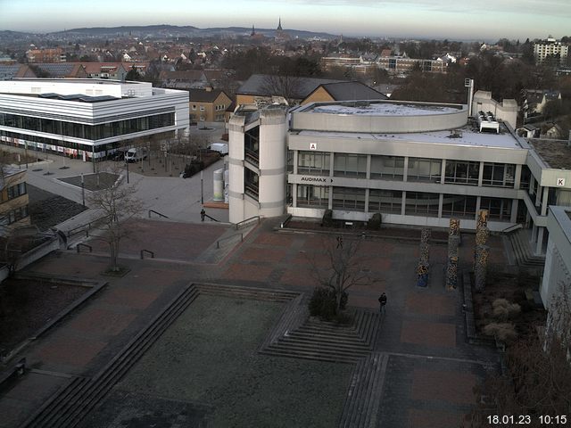 Foto der Webcam: Verwaltungsgebäude, Innenhof mit Audimax, Hörsaal-Gebäude 1