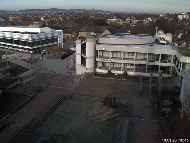 Foto der Webcam: Verwaltungsgebäude, Innenhof mit Audimax, Hörsaal-Gebäude 1