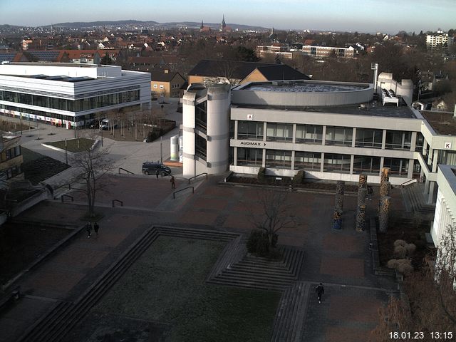 Foto der Webcam: Verwaltungsgebäude, Innenhof mit Audimax, Hörsaal-Gebäude 1