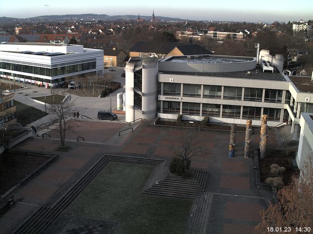 Foto der Webcam: Verwaltungsgebäude, Innenhof mit Audimax, Hörsaal-Gebäude 1