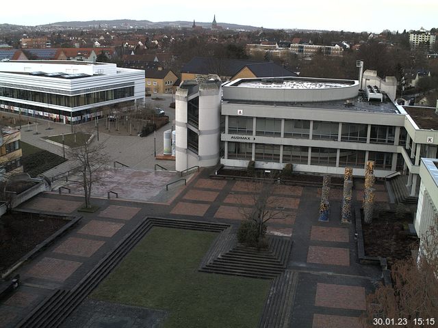 Foto der Webcam: Verwaltungsgebäude, Innenhof mit Audimax, Hörsaal-Gebäude 1