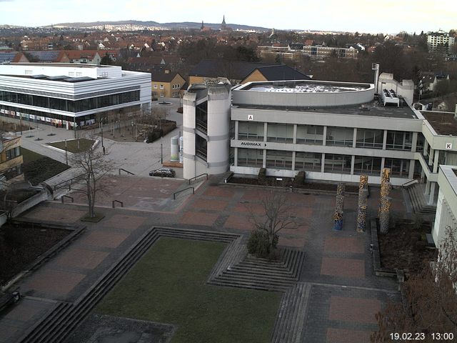 Foto der Webcam: Verwaltungsgebäude, Innenhof mit Audimax, Hörsaal-Gebäude 1