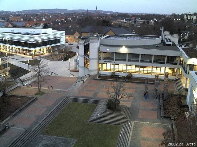 Foto der Webcam: Verwaltungsgebäude, Innenhof mit Audimax, Hörsaal-Gebäude 1